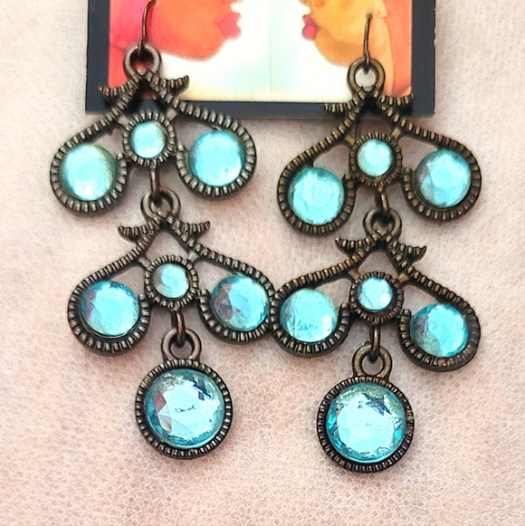 N/A Jewelry - Beautiful Hanging Turquoise Blue Earrings! In Excellent Condition!